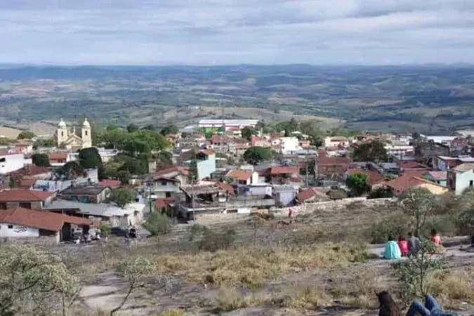 Famílias em MG devem validar cadastro para receber auxílio de R$ 7,3 mil