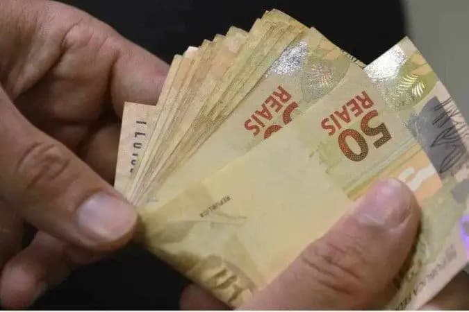 Novo salário mínimo e nova tabela do IR já estão valendo