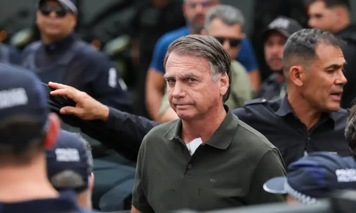 Cirurgia de Bolsonaro é concluída; veja o que diz boletim médico