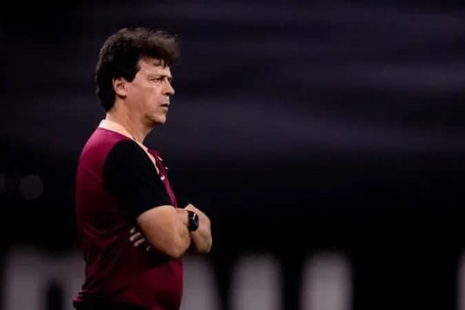 Corinthians anuncia demissão do técnico Fernando Diniz