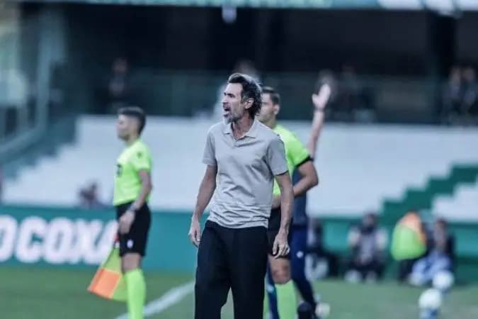 Após derrota, torcida do Galo desce o verbo desde Hulk à diretoria