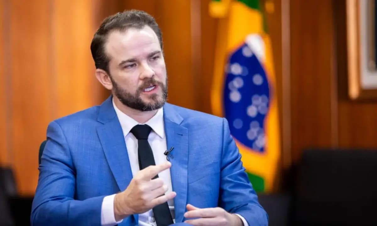 Salário mínimo será de R$ 1.741 em 2027, diz Durigan