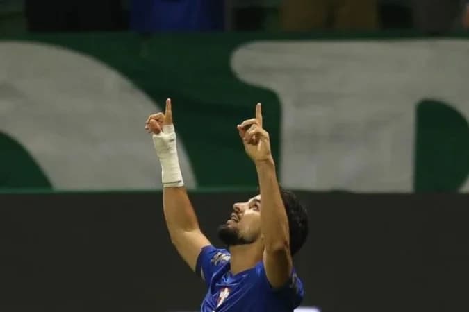 Palmeiras vence o Bahia e cola no Flamengo na disputa pelo título