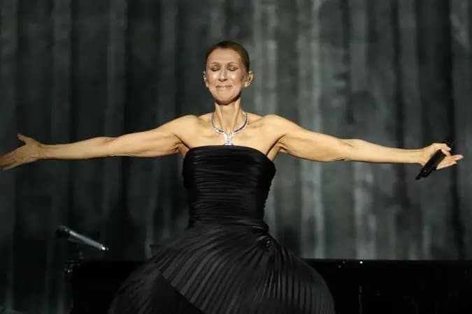 'Estou bem': Céline Dion renasce nos palcos de Paris