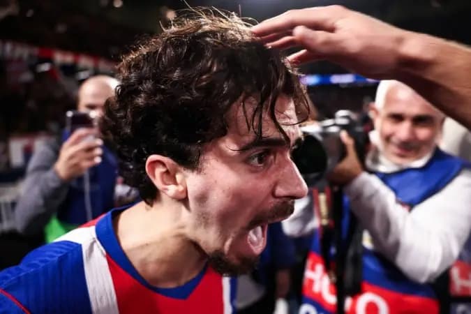 Champions: PSG bate o Barcelona em jogo de seis gols e segue líder