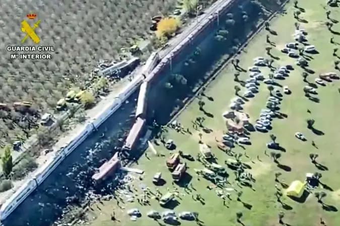 Colisão entre trens deixa ao menos 64 mortos na Espanha