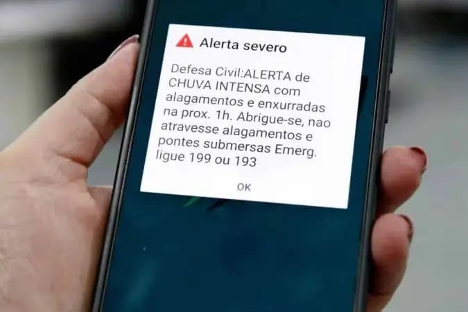 Por que poucos brasileiros recebem alertas de emergência por SMS