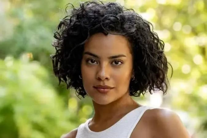 Bella Campos passa por mudança radical no visual e ganha apelido de 'Moranguinho'
