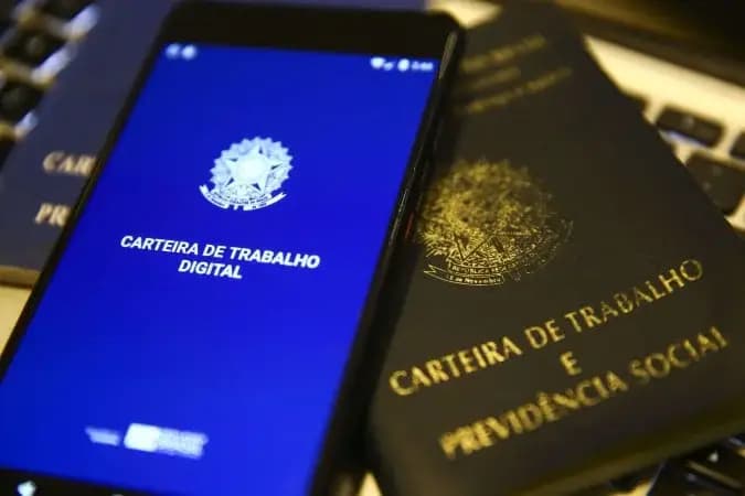 Brasileiros mantêm preferência por emprego formal