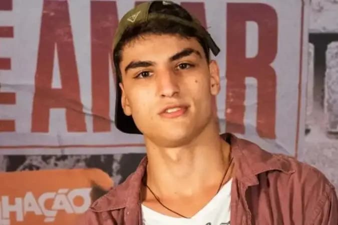 Ex-ator da Globo faz bico em loja para poder comer