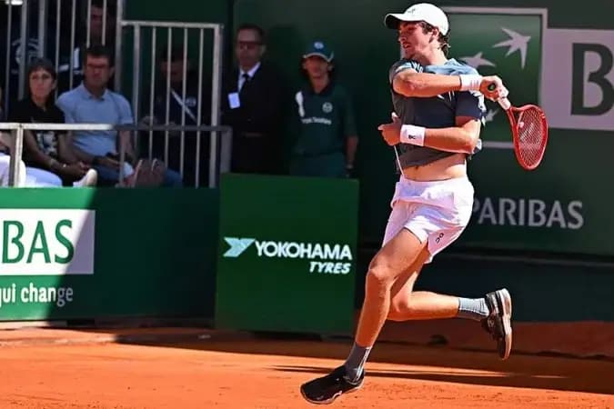 João Fonseca encara número 3 do mundo por vaga nas semifinais de Monte Carlo