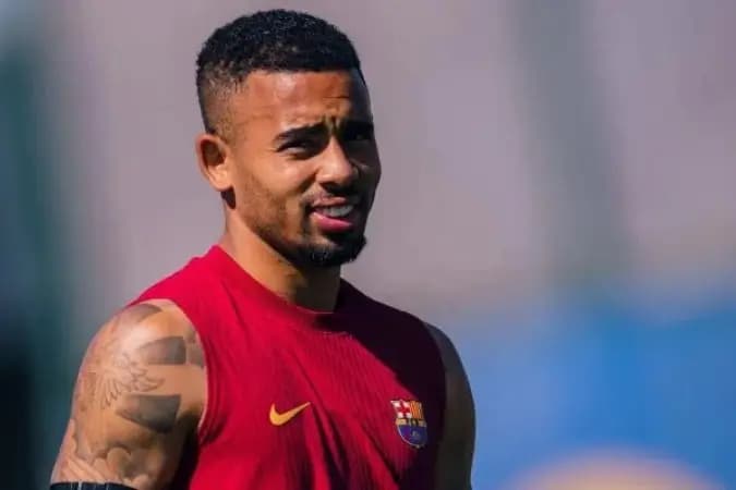 Com Raphinha fora, Gabriel Jesus herda vaga no ataque do Barcelona