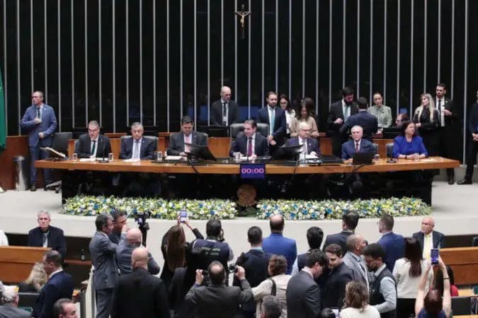 Fim da escala 6x1 chega à reta decisiva após semana de negociações