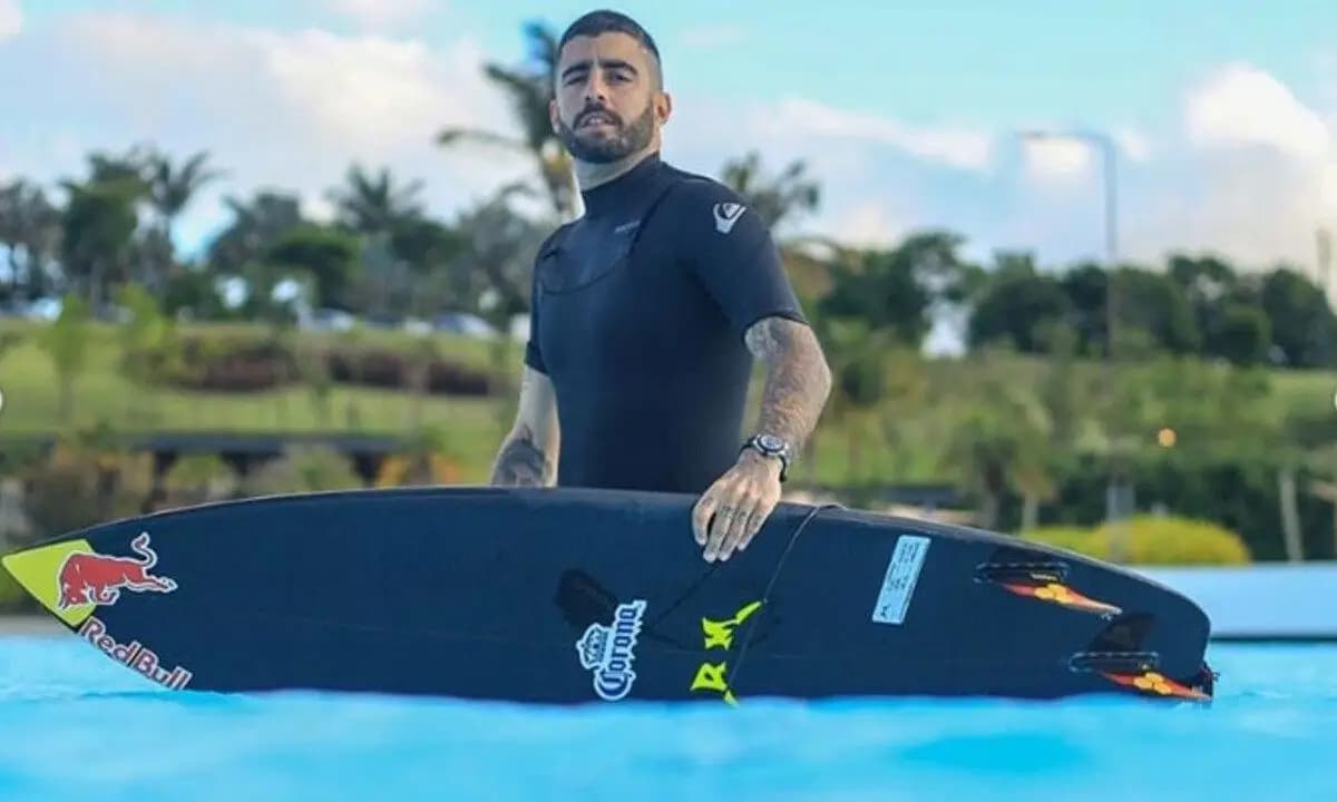 Pedro Scooby vira réu após ex-funcionária relatar dívidas em seu nome