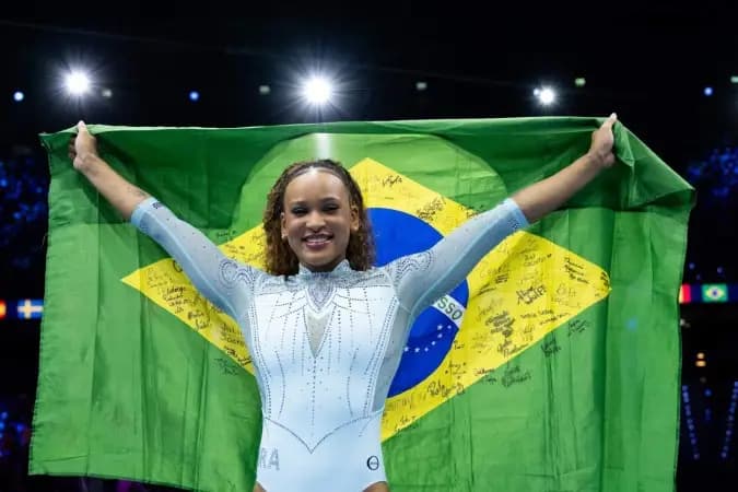 Mundial de ginástica: Rebeca Andrade conquista ouro no salto sobre a mesa