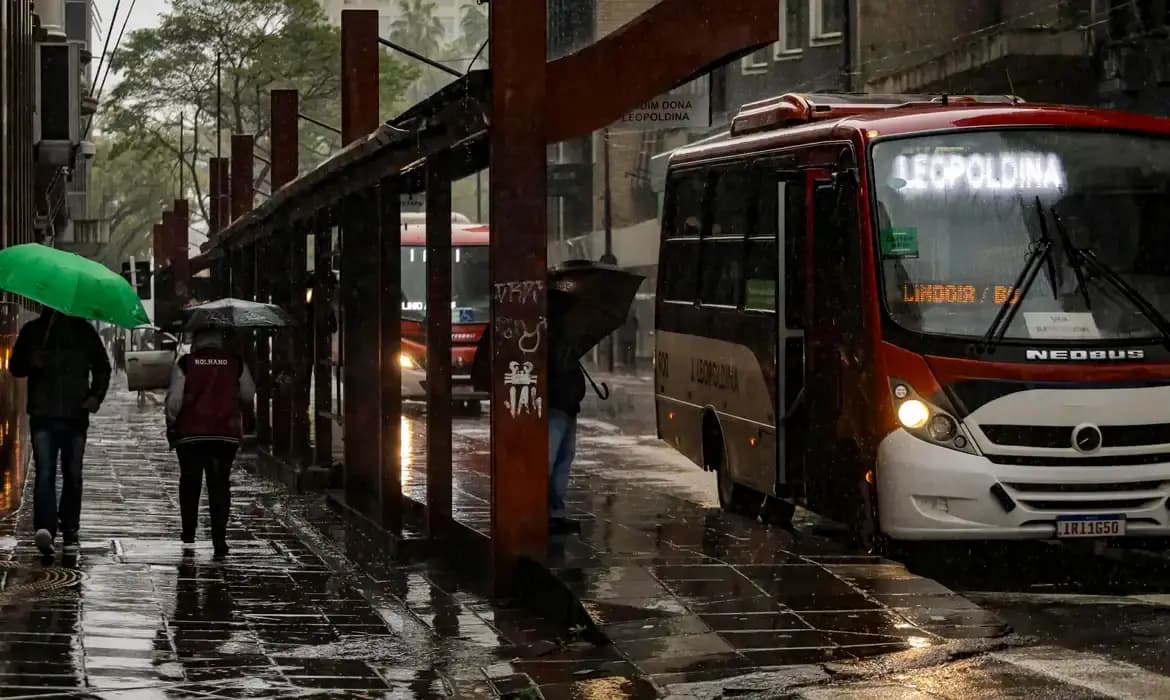 Feriadão: fim de semana deve ser de chuva em boa parte do país