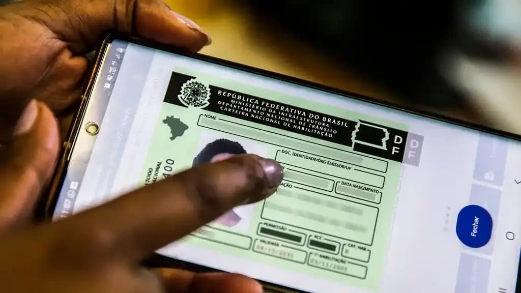 Renovação da CNH em 2026 prevê restrição para motoristas acima de 50 anos