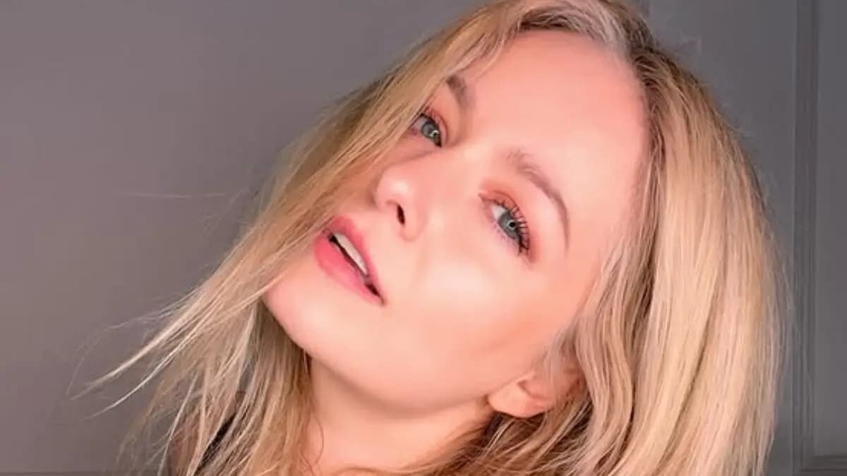 Luciana Vendramini sensualiza com lingerie rendada e brinca com ‘previsão do tempo’