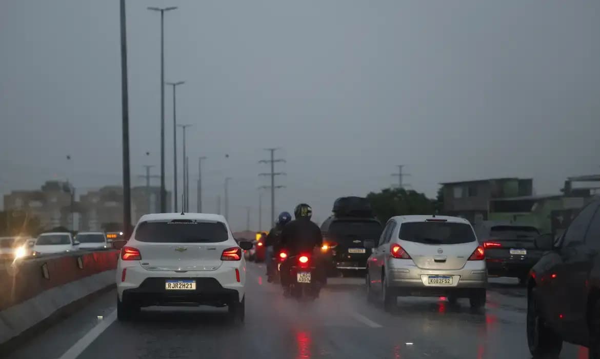 Fim de semana de Eleições terá chuva, calor e risco de temporais pelo Brasil