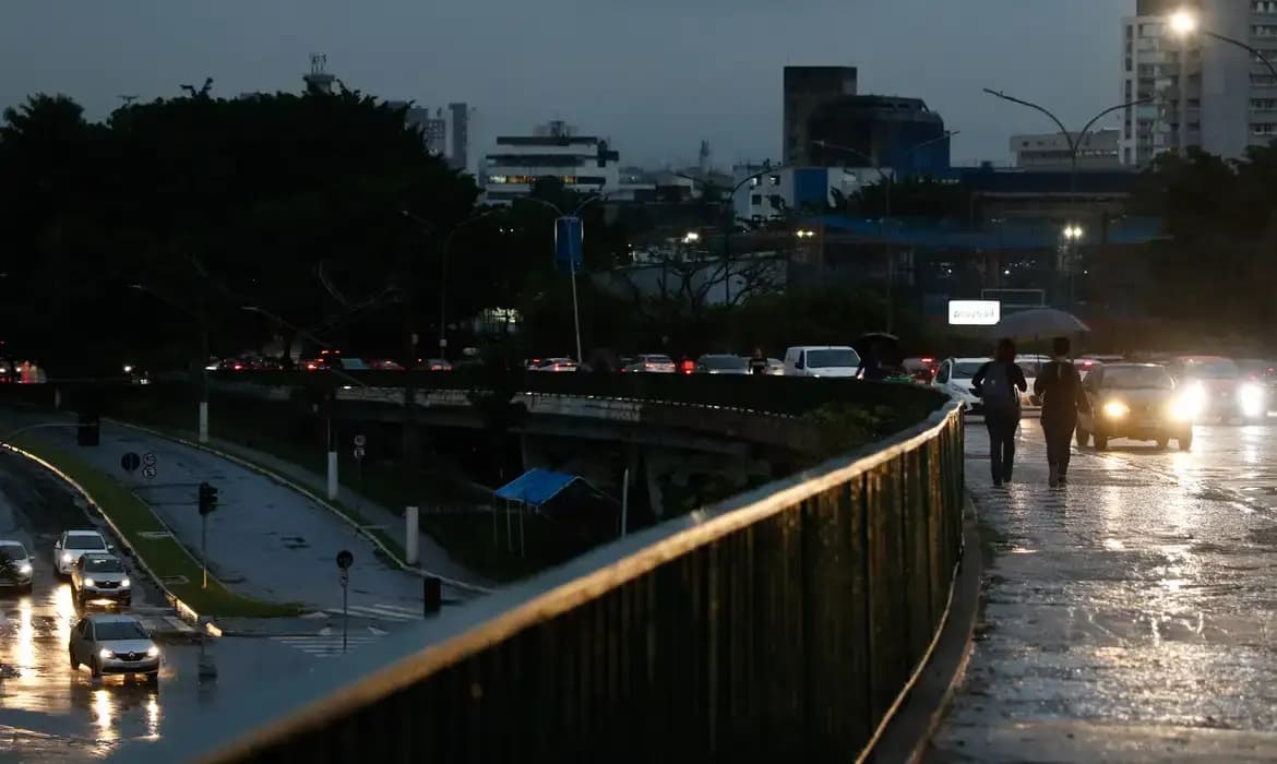 Inmet alerta para tempestades no Norte, Centro-Oeste e Sudeste