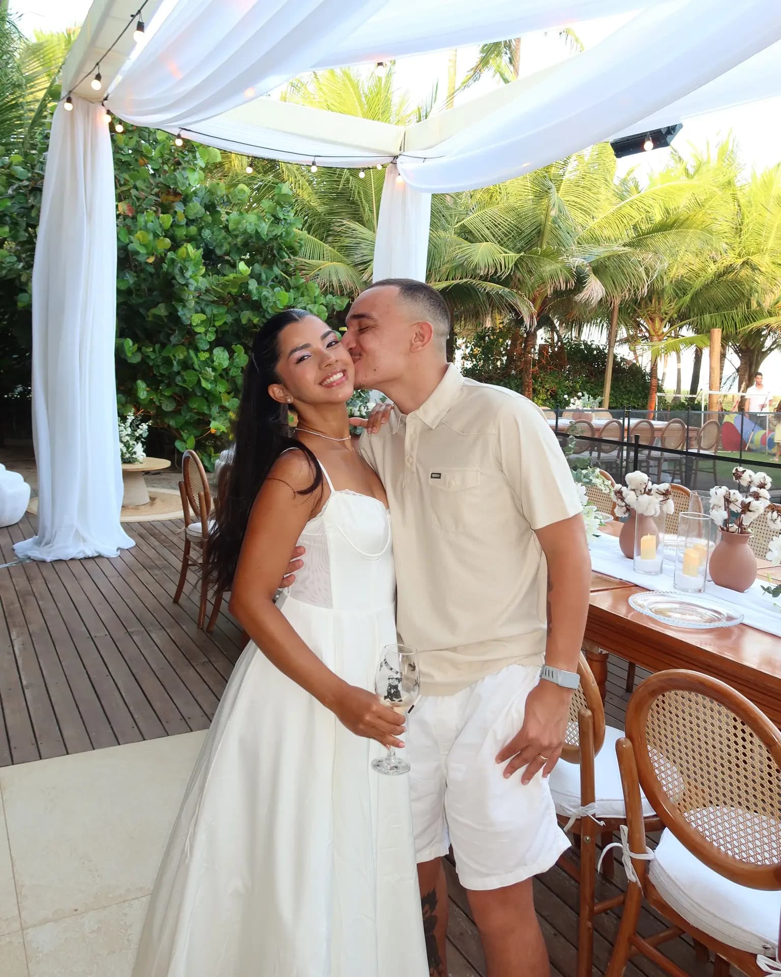 João Gomes e Ary Mirelle celebram 2 anos de casamento