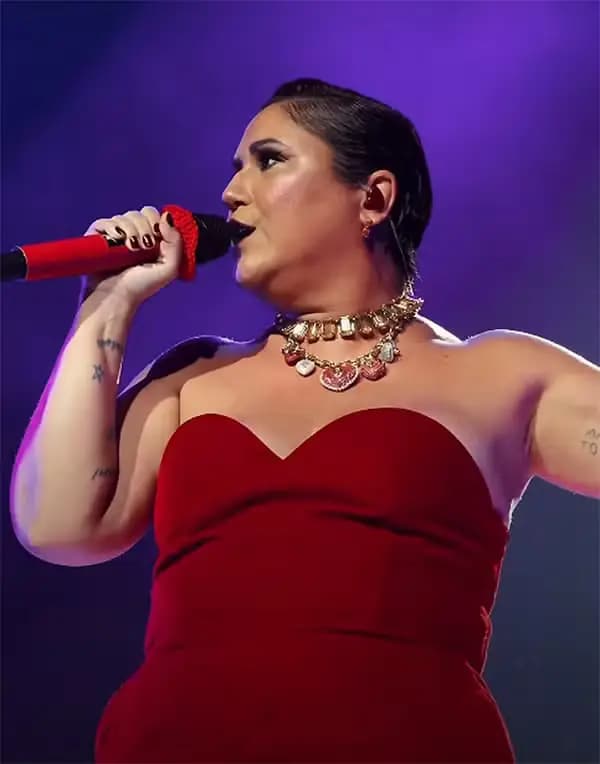 Maria Rita emociona ao cantar Elis Regina ao lado do filho