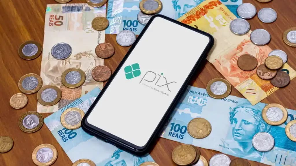 Adesão ao dinheiro digital faz papel moeda ficar cada vez mais escasso