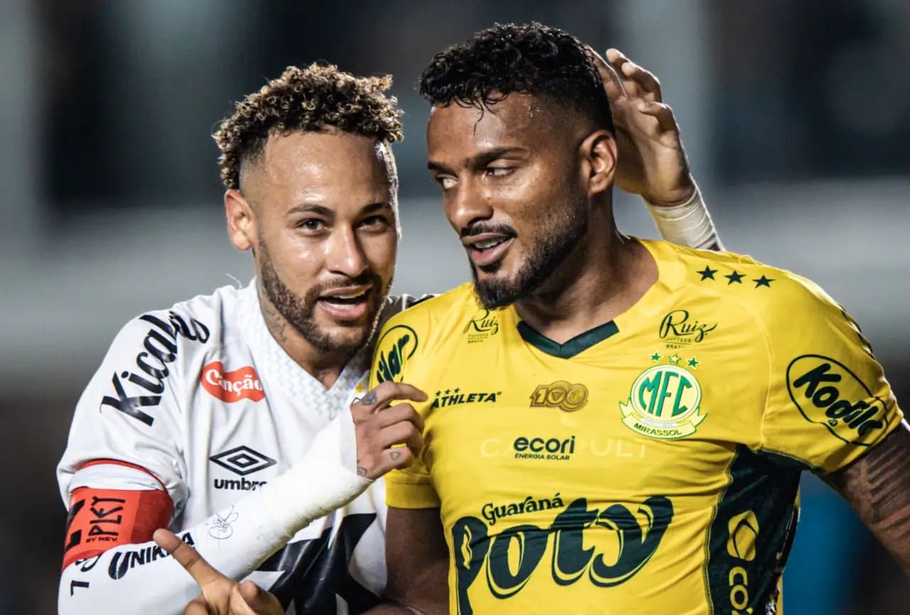 Santos é denunciado e pode pegar até 10 jogos de suspensão por cusparada