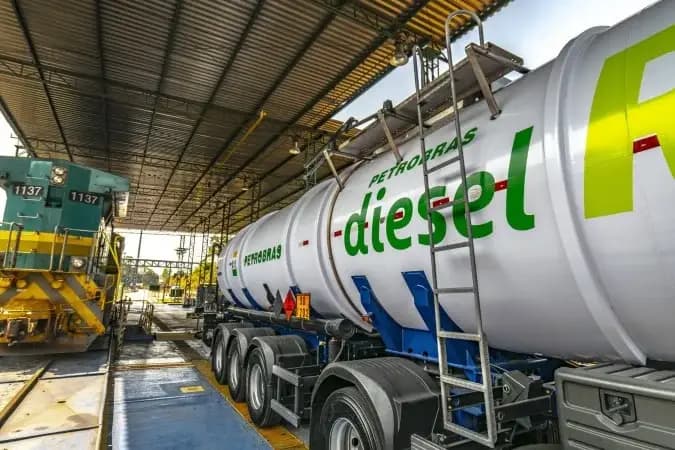 Petrobras reajusta diesel, mas valor ao consumidor não muda