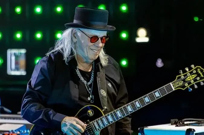 Morre o guitarrista Luiz Carlini, lenda do rock nacional, aos 73 anos