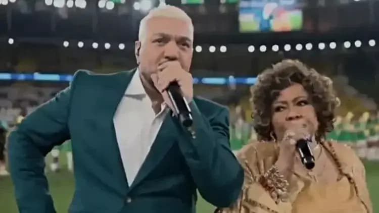 Belo e Alcione são detonados na web após Hino Nacional: 'Vergonha da Copa'