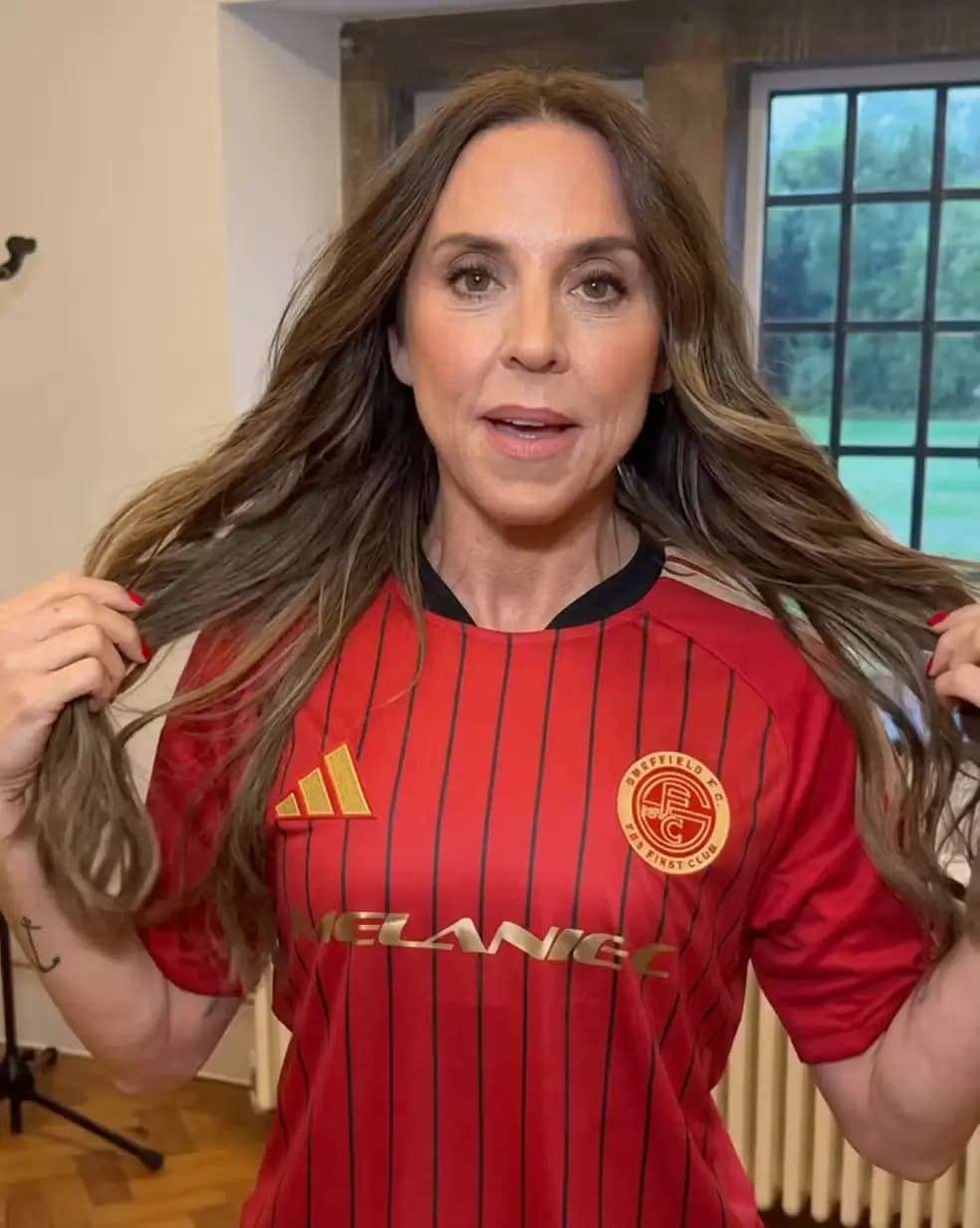 Ex-Spice Girl, Mel C, patrocina clube mais antigo do mundo