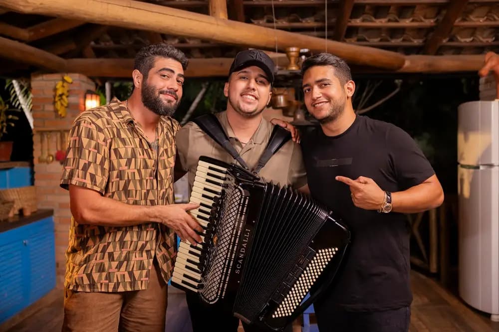 Henrique & Juliano gravam parceria inédita com Patrick Costa